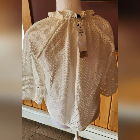 NWT: Banana Republic Textured Eyelet Blouse in off white Size Small - Picture 5 of 7